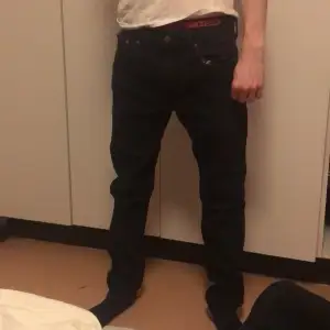 Svarta Levis jeans storlek M/L