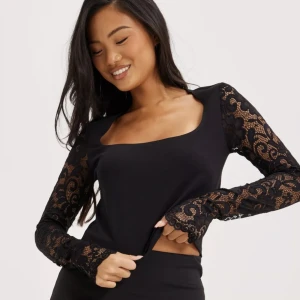 Spetstopp - Helt ny spetstopp från nelly med prislappen kvar, säljer då den var lite för stor för mig🥰 nypris 349kr