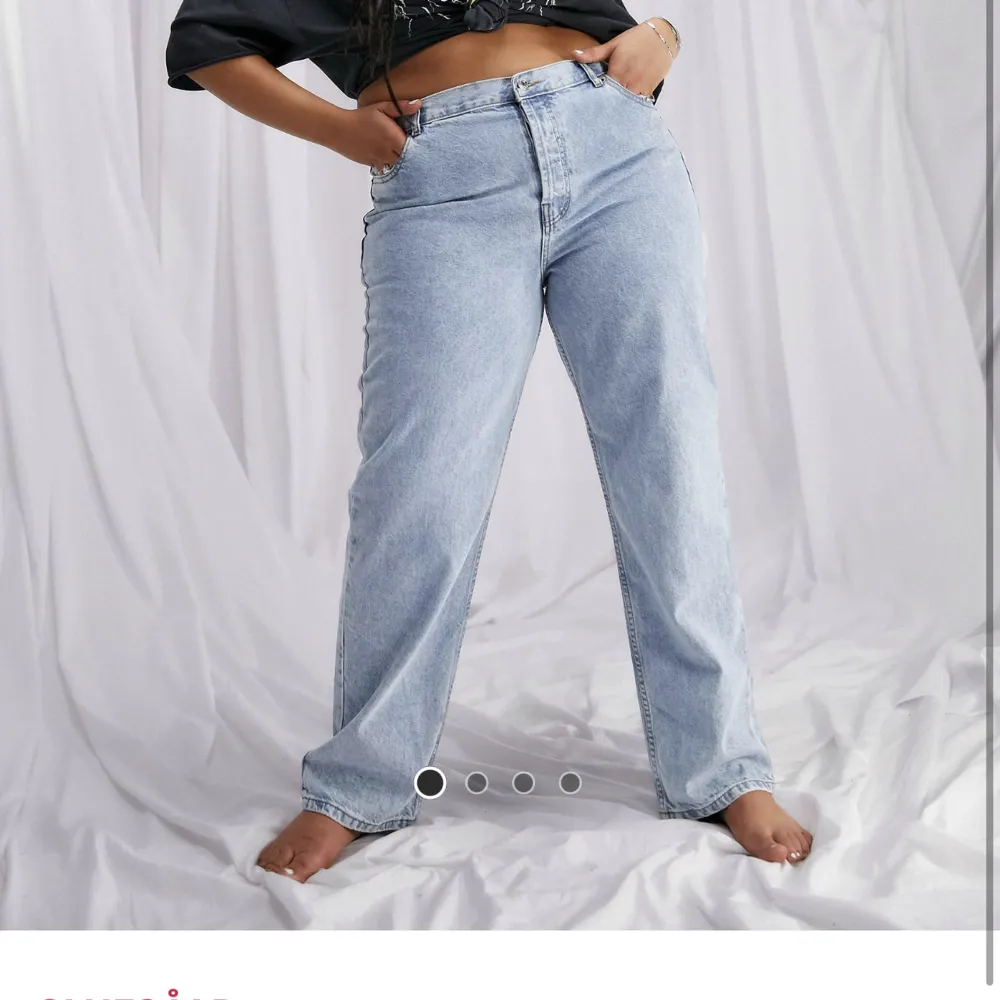 Helt oanvända jeans säljes då paketet ej skickades tillbaka i tid. (Finns även fler oanvända kläder på min sida) Kläderna ligger även ute på fler sidor, pris kan diskuteras :). Jeans & Byxor.
