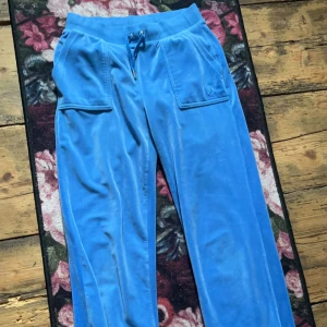 Juicy couture byxor  - Vill gärna byta mina i färgen regatta mot någon annan färg !