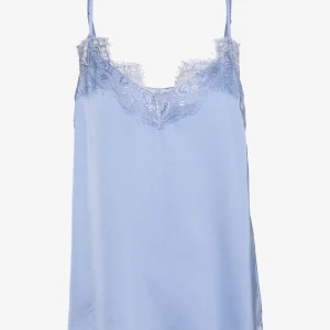 Topp från Moss copenhagen - Blå spetstopp från Moss copenhagen i storlek xs. Nypris över 300kr.