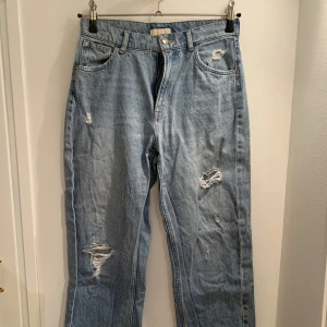 HM stl 42 Wide high jeans - Sök på H&Ms hemsida på nummer 07770400 så får du upp varan