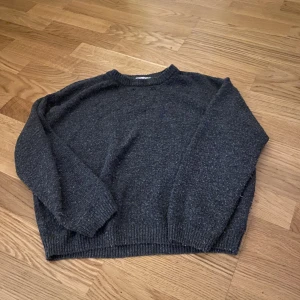 Stickad tröja  - Andvänd 2ggr så ff i bra skick💕