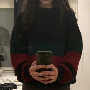 stickad tröja - jätteskön och stor stickad tröja