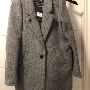 Jacka för kvinna  - Helt ny Oanvänd