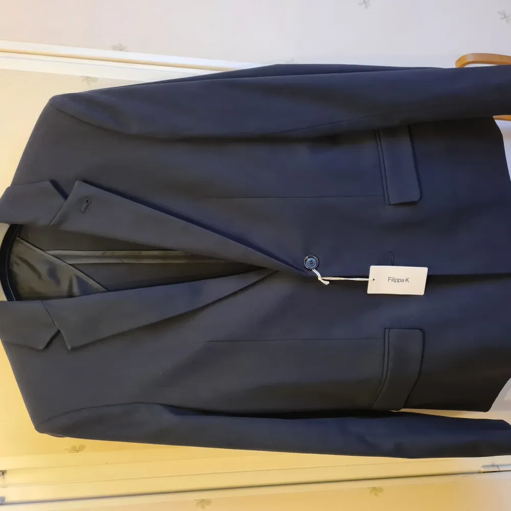 Filippa K. Kavaj. M. Harrison Cotton Blazer. Helt ny/oanvänd.. Kostymer.