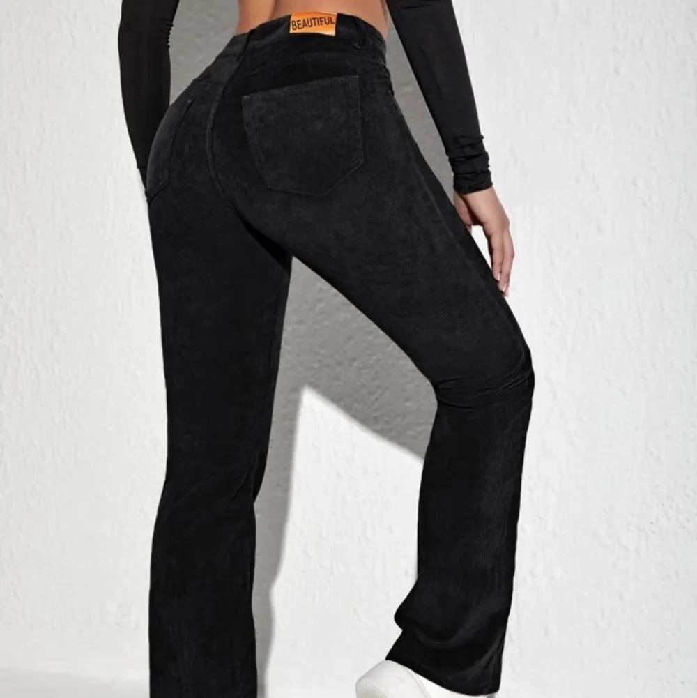 Super fina byxor som är helt oanvända! Strl S Egna bilder kan skickas i chatten :) 💞. Jeans & Byxor.