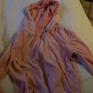 Tröja - Säljer den här jätte fina rosa tröjan som tyvärr inte kommer till användning 💗