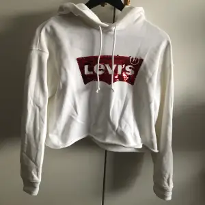 Äkta Levis tröja med paljetter❤️🥰kommer inte till användning 