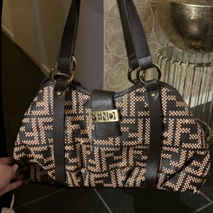 Väska - En jätte fin skin väska som är köpt för 1000 men säljer för 130 