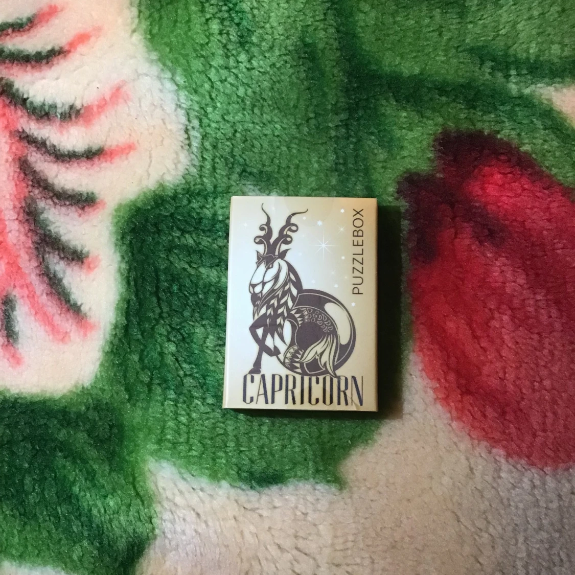 Oöppnade capricorn pusselbitar 