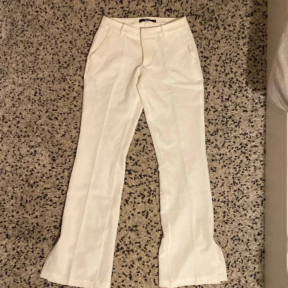 Säljer ett par lågmidjade kostymbyxor