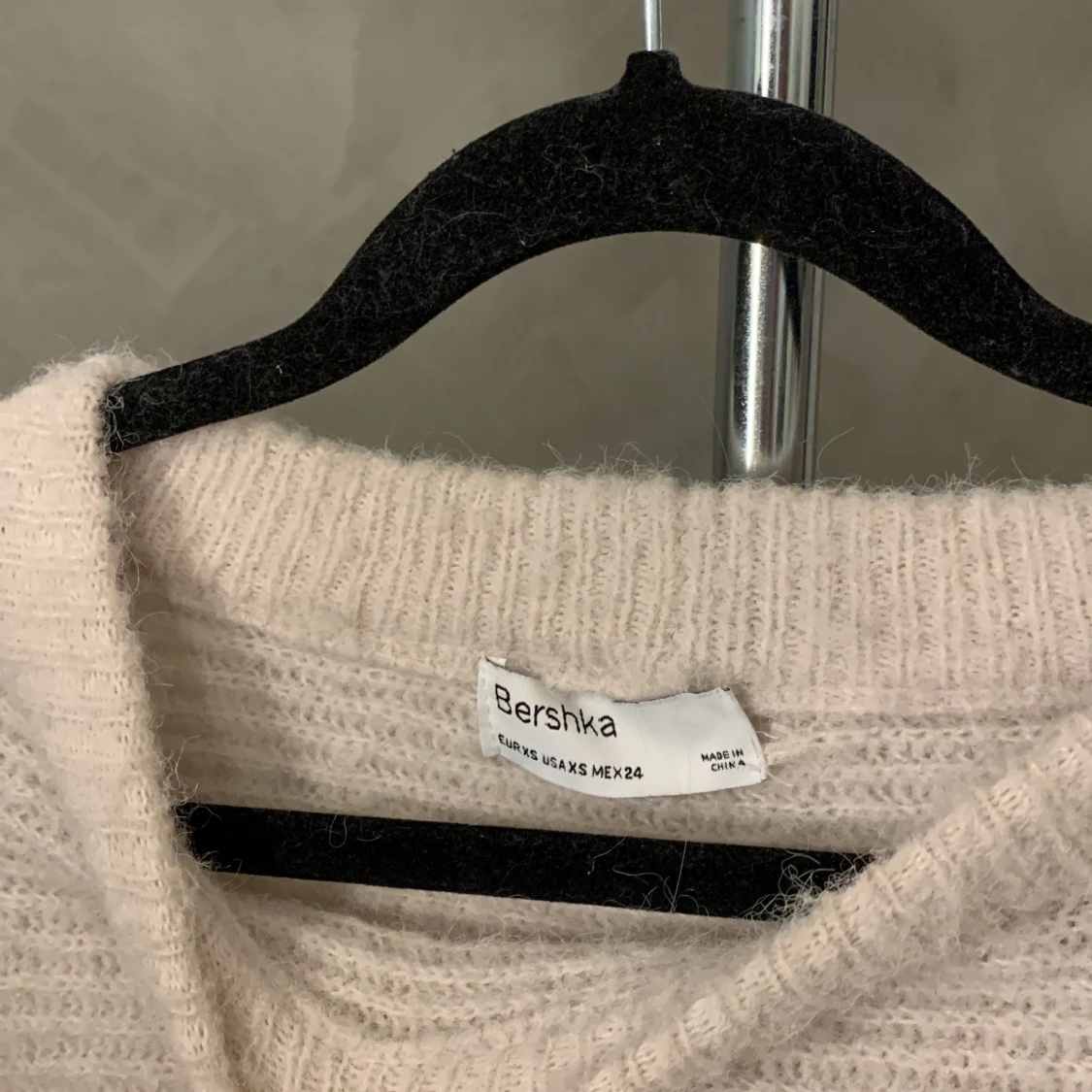 Begie stickad tröja  - 90