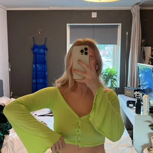 Neon tröja  - Neon tröja som ej kommit till användning! 🫶🏼 