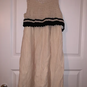 Klänning - Helt underbar klänning som aldrig är använd verkligen sååå fin