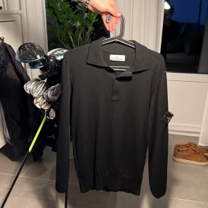 Stone Island tröja - Stone Island tröja 10/10 skick Köpte för ett halvår sedan på NK Nypris 3000 Storlek S passar också M