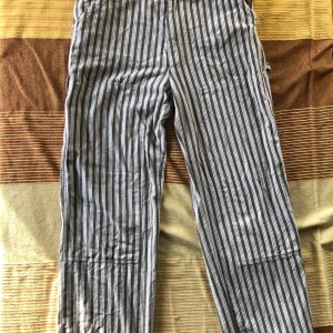 Stüssy pants - Piper stripe carpenter pant. Cotton Stüssy pants in good condition with classic carpenter jeans look.