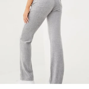 Juicy Couture Byxor gråa xs - Juicy Couture Byxor xs bud från 650kr äkta klart med. 