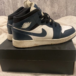 Nike Jordan 1 Dark teal - Jag har använt dom ett tag men dom är inte så slitna 