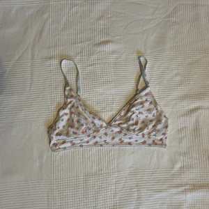 Bh - Jättesöt bh med persikor på i storlek M