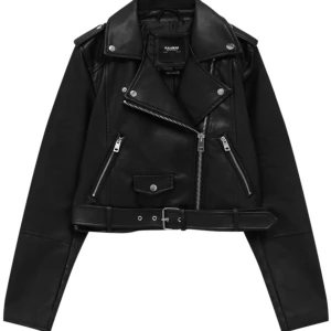 Fin jacka!!! - Säljer min skinnjacka från pull&bear då den aldrig används. Nyskick och använd ca 2 gånger