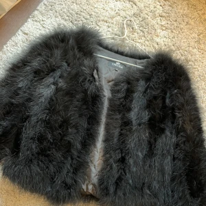 Pälsjacka - Pälsjacka, använd fåtal gånger och som ny i skicket. Från Chelsea