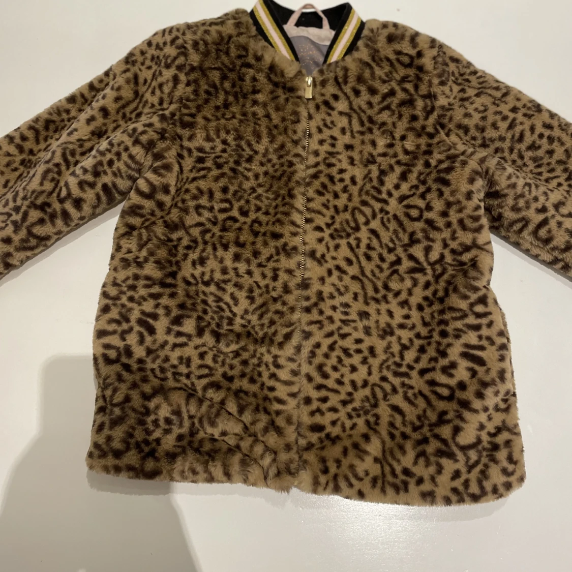 Härlig pälsjacka i strl 134