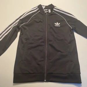 Adidas hoodie  - Adidas hoodie i storlek 152. Gott skick 