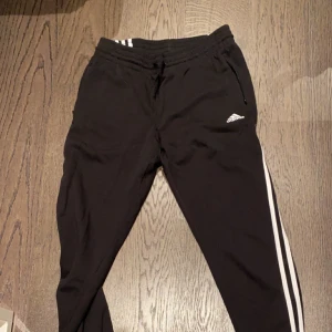 Adidas byxor - Helt nya använd en eller två gånger Max 