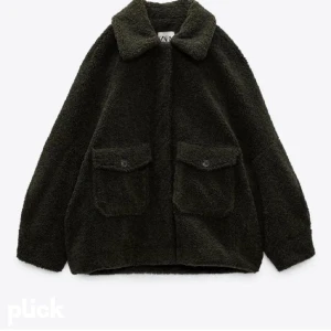 Jacka - Jättefin och skön Teddy jacka från zara❤️ Skicket är som nytt!