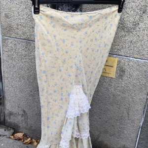 Kjol - Köpt på humana, använd en gång ( sista bilden)