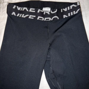 Nike leggings  - Svarta Nike leggings till salu som är använda en gång 