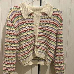 Zara kofta  - Säljer den här koftan då den ej kommit till mycket användning 