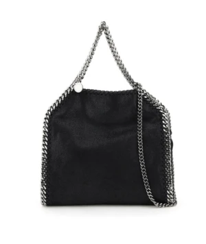 Väska - Säljer min fina väska som jag fick i julklapp för några årsen. Väskan är väl använd men den är fortfarande lika fin som den va när jag fick den.   Det är inte en STELLA MCCARTNEY väska men den är väldigt lik då väskan är inspererad utav den.   