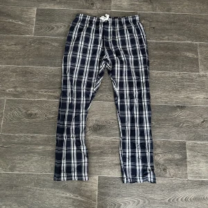 Pyjamasbyxor  - Byxorn är i bra beg skick! Storlek:L, pris:166kr frifrakt!🤝🏻