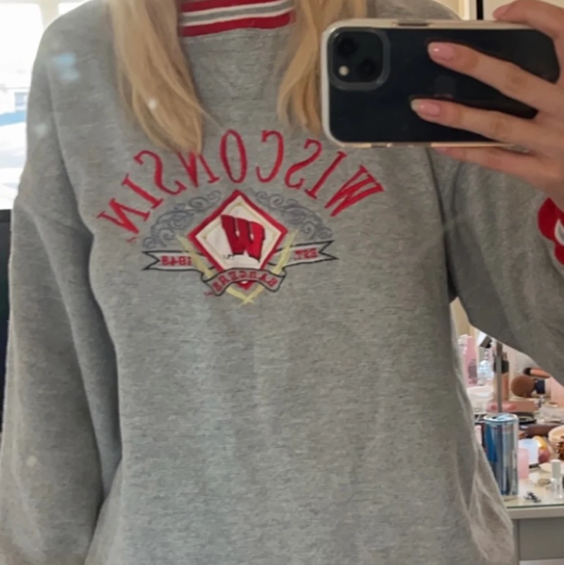 Grå sweatshirt med tryck - 91