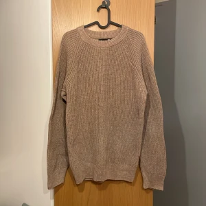 Stickad tröja  - Fin stickad tröja i bra skick, ändats använd en par gånger.