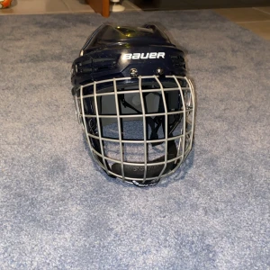Bauer hjälm  - Bauer im5.0 hjälm i bra skick
