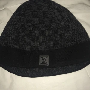 Louis Vuitton mössa - Loui mössa, väldigt sällan använd,  