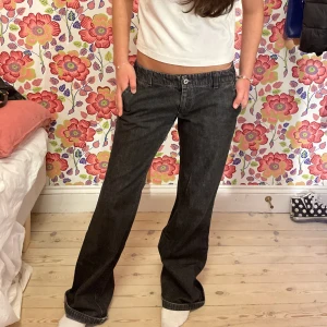 Säljer mina najs diesel jeans - Supersnygga och lite liknande ett par kostymbyxor!!!  Najs material och fint skick!💖❤️ Står ingen storlek men skulle säga 38