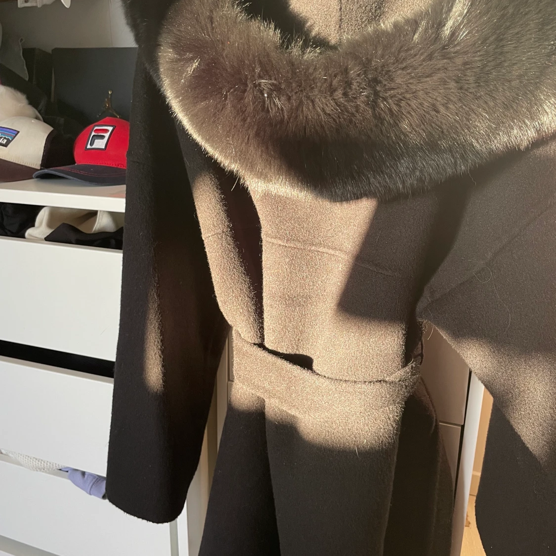 Kappa med äkta pälskrage - 90