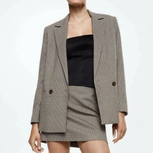 Blazer  - använd ett fåtal gånger. Köparen står för frakt. Nypris 699kr