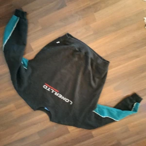 Retro sweatshirt - Nice colors. Boxy fit.   I am 178cm tall and 76kg