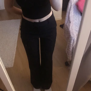 Kostymbyxor  - Säljer mina kostymbyxor från bikbok, jätte bra skick! Dom funkar i längden för mig (är 1,68)