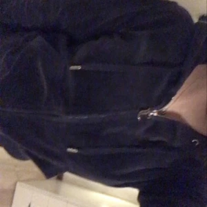 Juicy kofta  - En night sky juicy kofta i bra skick säljer då den inte kommer till andvändning ❤️