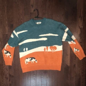 Aelfric Eden vintage cow sweater - Säljer nu min älskade oversized vintage cow sweater från Aelfric Eden som är helt slutsåld, även på de flesta andra plattformar. Oversized och jätteskön i materialet. 🧡 