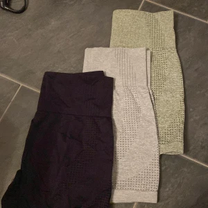 Träningsshorts - Träningsshorts från shein i strl S. Aldrig använda! Säljer ett par för 75kr eller alla för 175kr!  Endast de grå kvar❗️