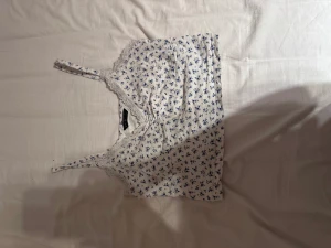 Liten topp - En topp från shein. Använd några gånger hör av dig om du är intresserad!😊