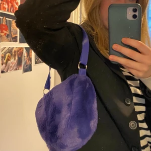 Pälsväska - Säljer min fina pälsväska från märket Lolita Jade.🤍  