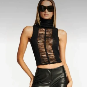 Iamgia top - Finns kvar!!!Helt oanvänd top från I am gia😍. Köptes för 900kr+800kr tull. Stl XS men passar även mig som brukar ha S.🥰 Kan köpa direkt för 700kr+frakt